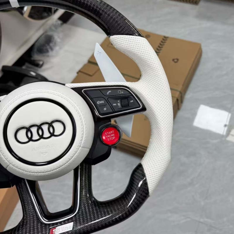 Customized Audi steering wheel, suitable for direct adaptation of aftermarket steering wheel for Audi vehicle modification.