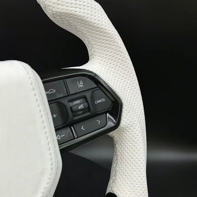 The Toyota steering wheel is installed in the cockpit of the car, perfectly fitting the interior modification accessories of Toyota